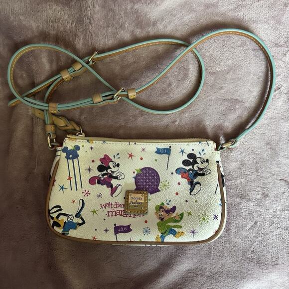 Dooney & Bourke Disney WDW Marathon 2015 Crossbody Dopey Mickey Hard To Find - Picture 1 of 9